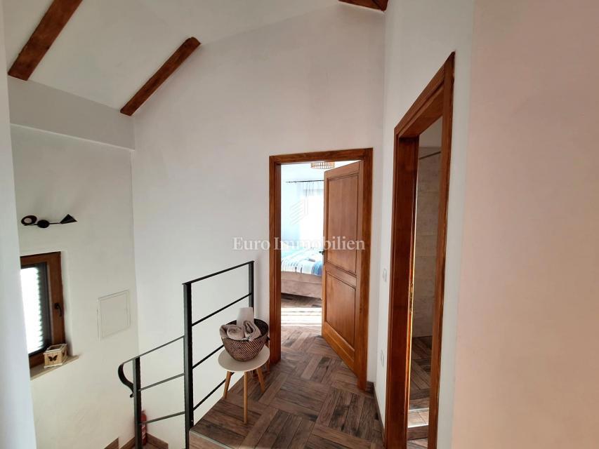 Casa con Piscina in una Zona Tranquilla