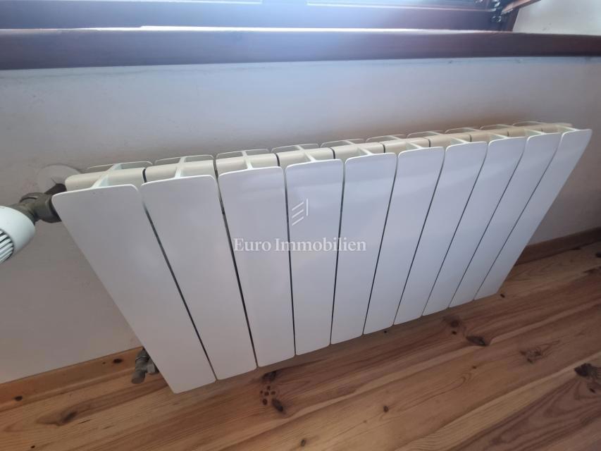 Parenzo, dintorni - proprietà con casa in pietra