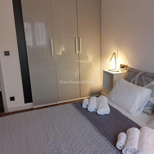 Vodice - casa con parcheggio in posizione eccellente