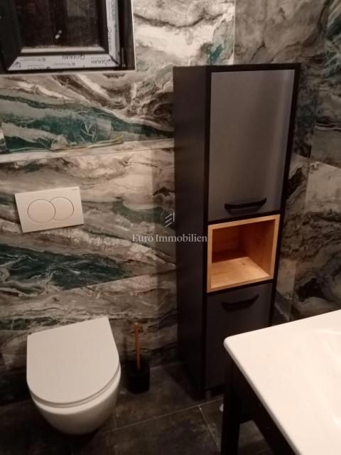 Vodice - casa con parcheggio in posizione eccellente