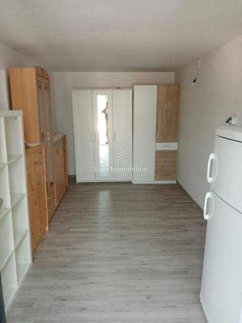 Vodice - casa con parcheggio in posizione eccellente