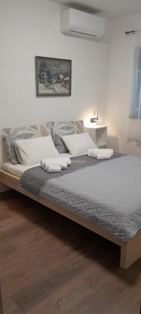 Vodice - casa con parcheggio in posizione eccellente