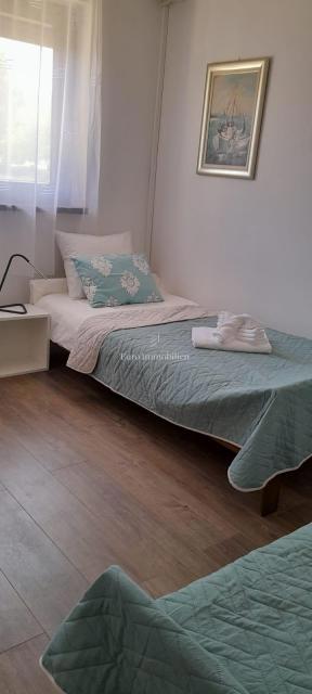 Vodice - casa con parcheggio in posizione eccellente