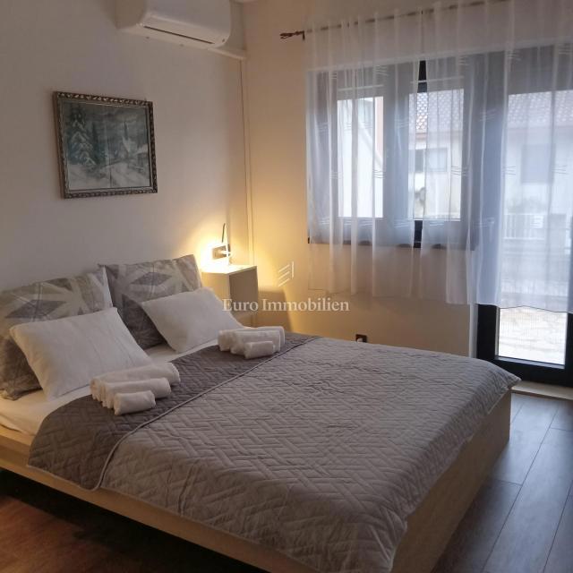 Vodice - casa con parcheggio in posizione eccellente