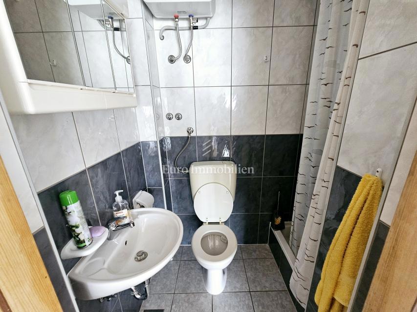 Casa con tre appartamenti vicino a Malinska, isola di Krk