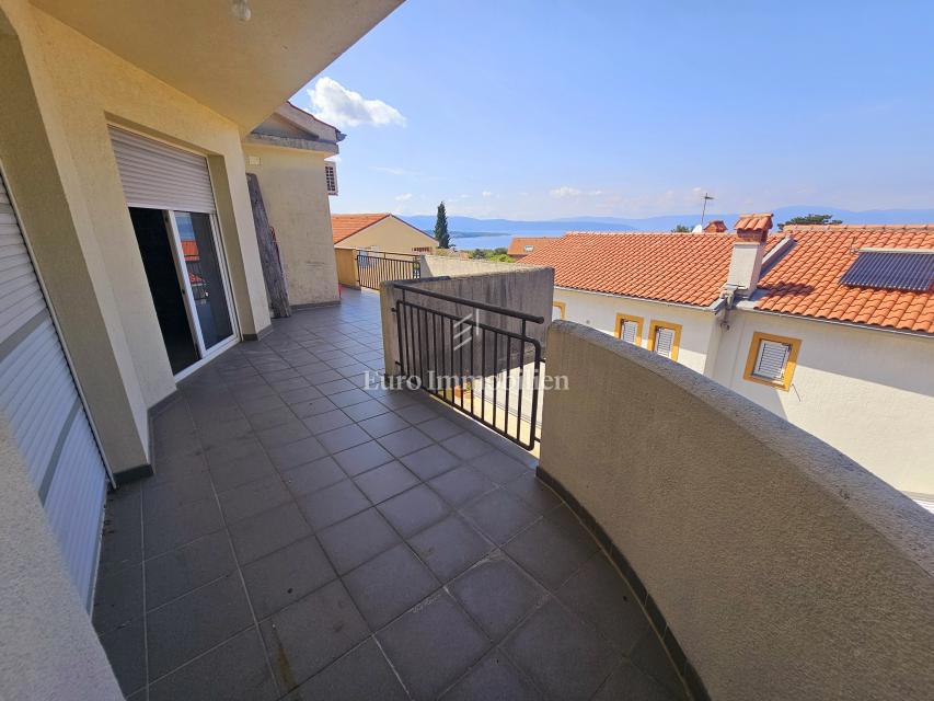 Casa con tre appartamenti vicino a Malinska, isola di Krk