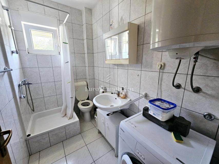 Casa con tre appartamenti vicino a Malinska, isola di Krk