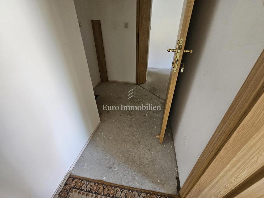 Casa con tre appartamenti vicino a Malinska, isola di Krk