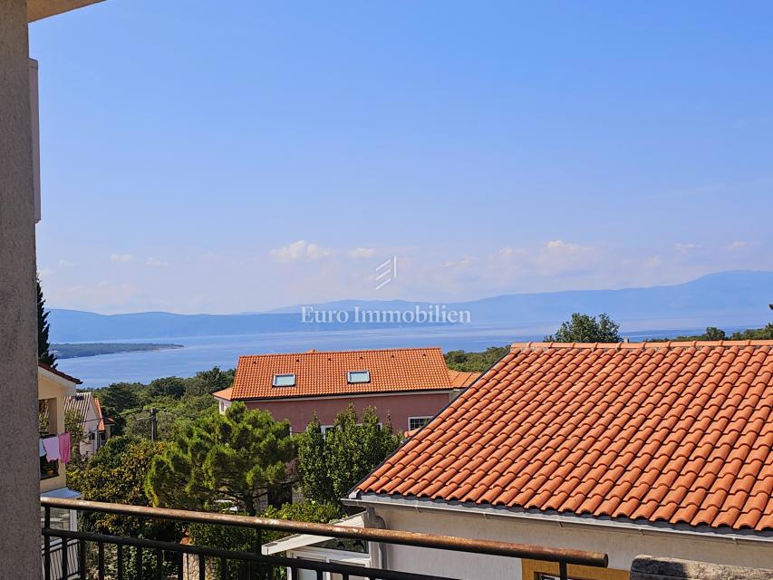 Casa con tre appartamenti vicino a Malinska, isola di Krk