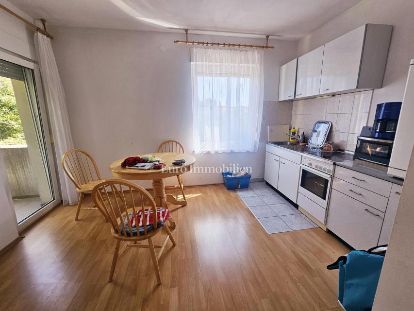 Casa con tre appartamenti vicino a Malinska, isola di Krk