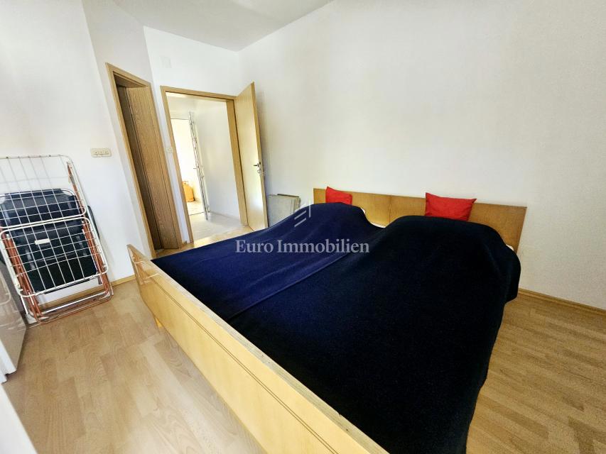 Casa con tre appartamenti vicino a Malinska, isola di Krk