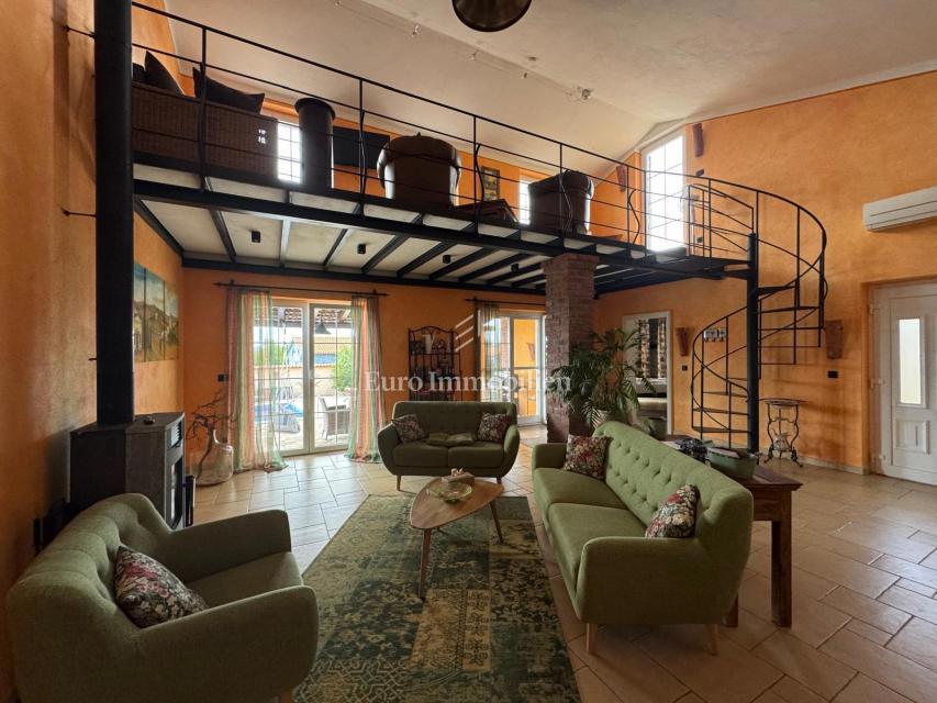 Istria, Albona – Villa con piscina riscaldata e vista mare