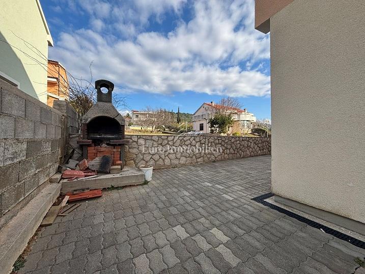 Stara Novalja – Appartamento al piano terra con terrazza