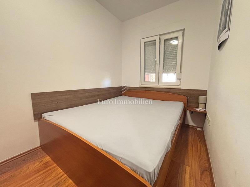 Stara Novalja – Appartamento al piano terra con terrazza