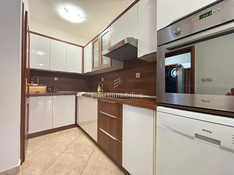 Stara Novalja – Appartamento al piano terra con terrazza