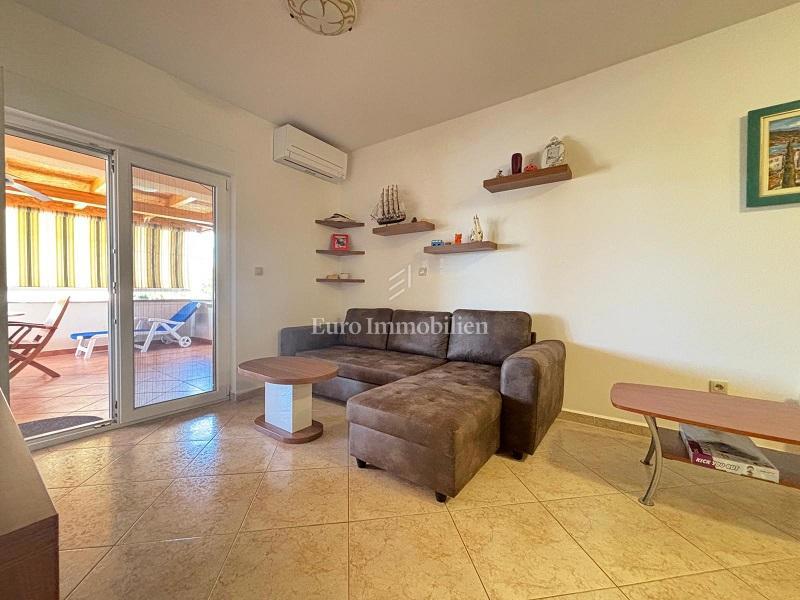 Stara Novalja – Appartamento al piano terra con terrazza