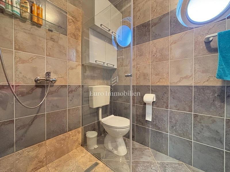 Stara Novalja – Appartamento al piano terra con terrazza