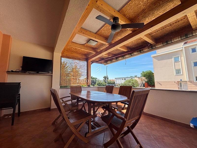 Stara Novalja – Appartamento al piano terra con terrazza