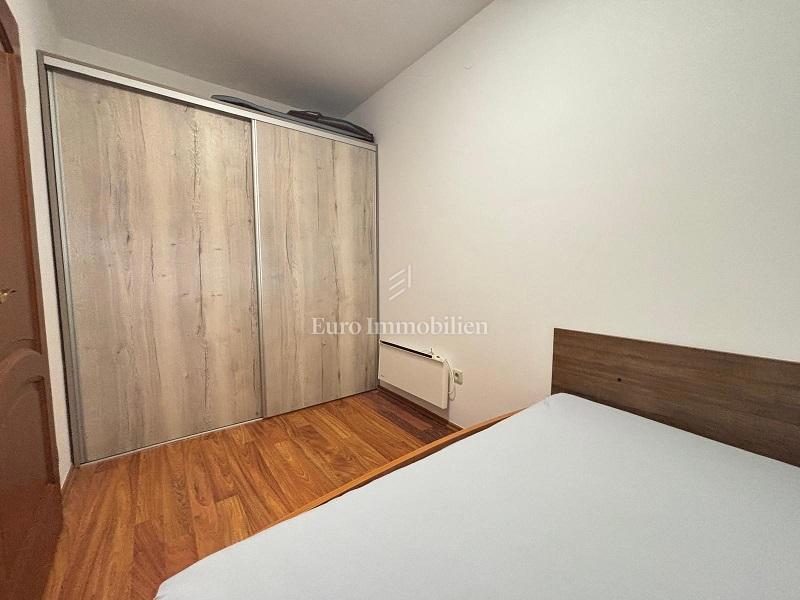 Stara Novalja – Appartamento al piano terra con terrazza