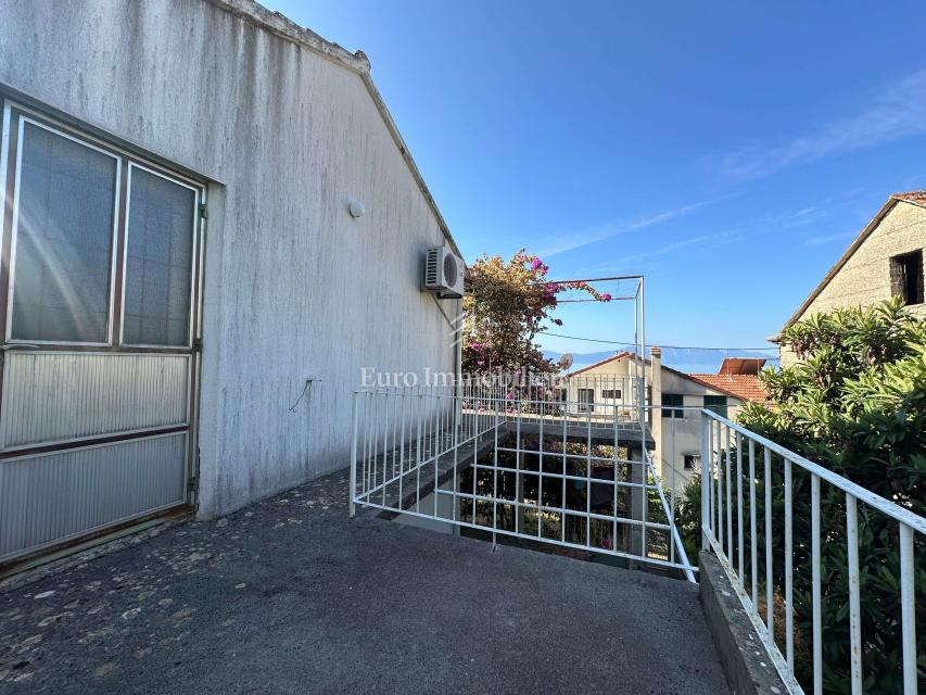 Brist – Casa indipendente, seconda fila dal mare