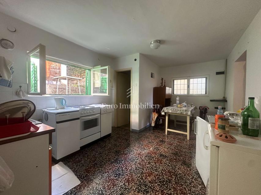 Brist – Casa indipendente, seconda fila dal mare