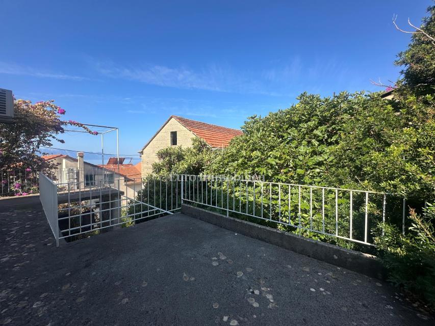 Brist – Casa indipendente, seconda fila dal mare