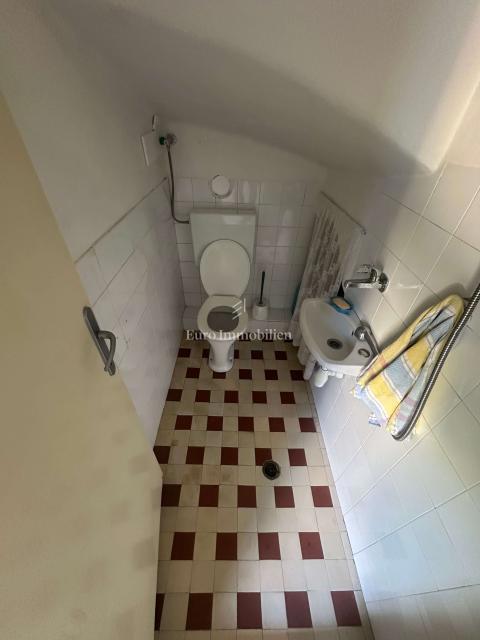 Brist – Casa indipendente, seconda fila dal mare