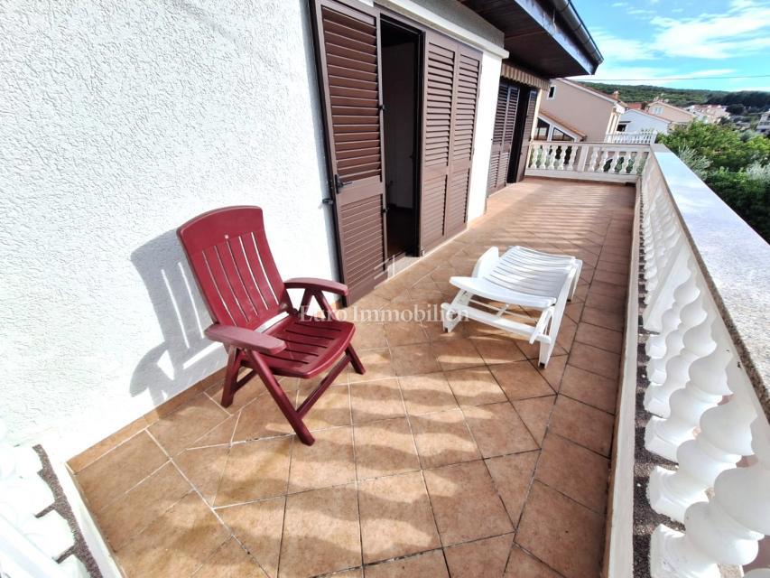 Punat, casa indipendente con piscina in buona posizione