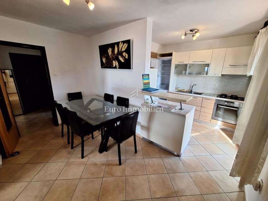 Punat, casa indipendente con piscina in buona posizione