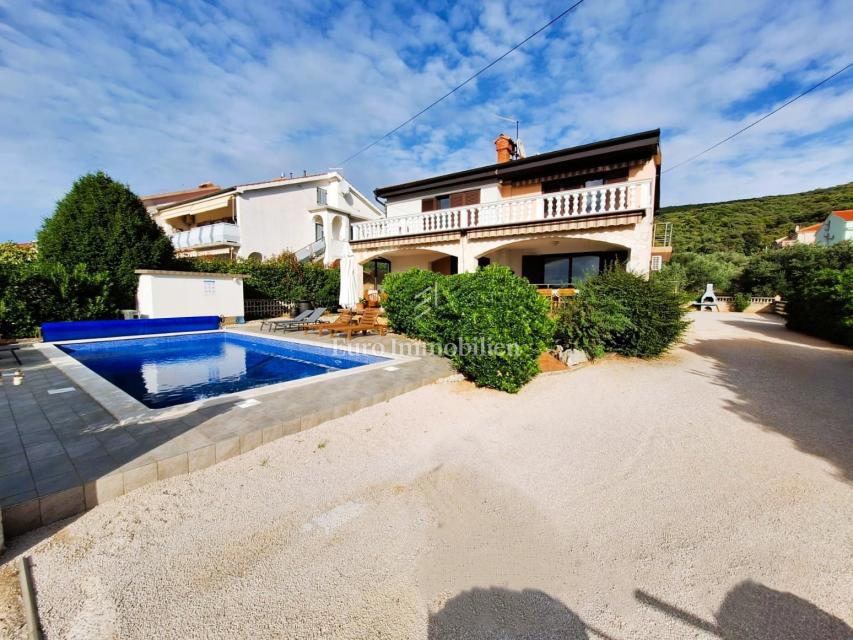 Punat, casa indipendente con piscina in buona posizione