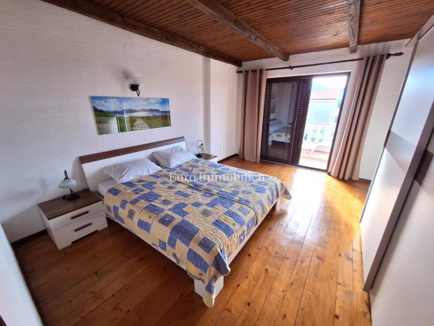 Punat, casa indipendente con piscina in buona posizione