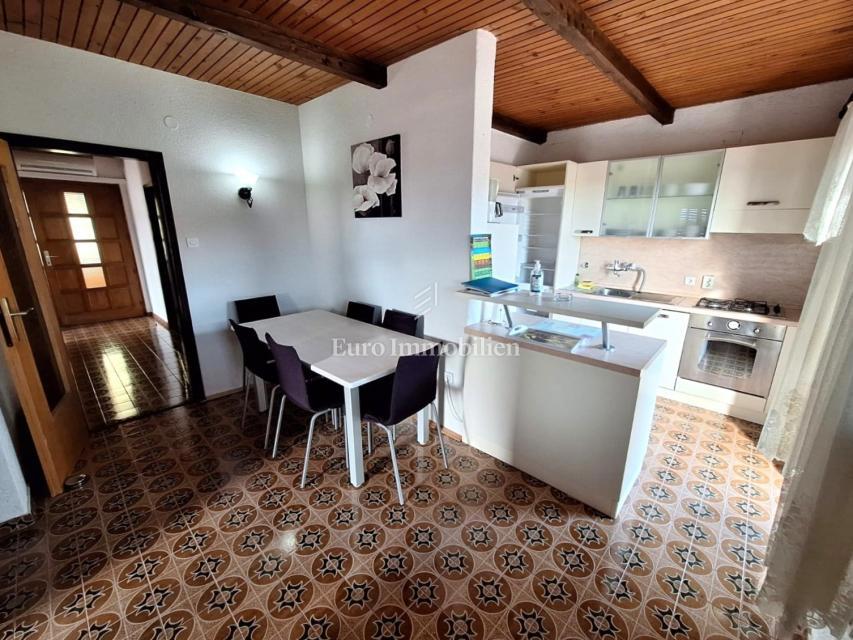 Punat, casa indipendente con piscina in buona posizione