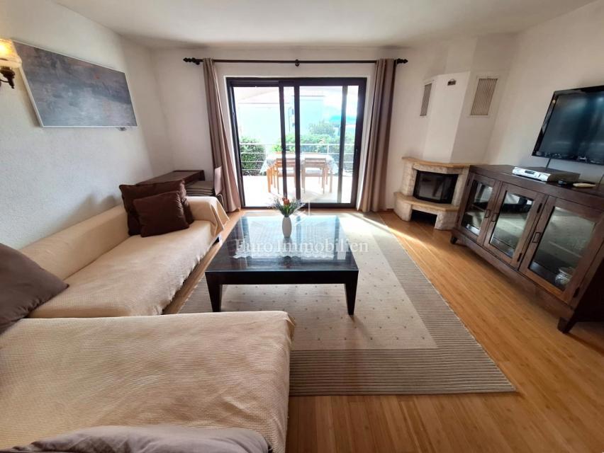 Punat, casa indipendente con piscina in buona posizione