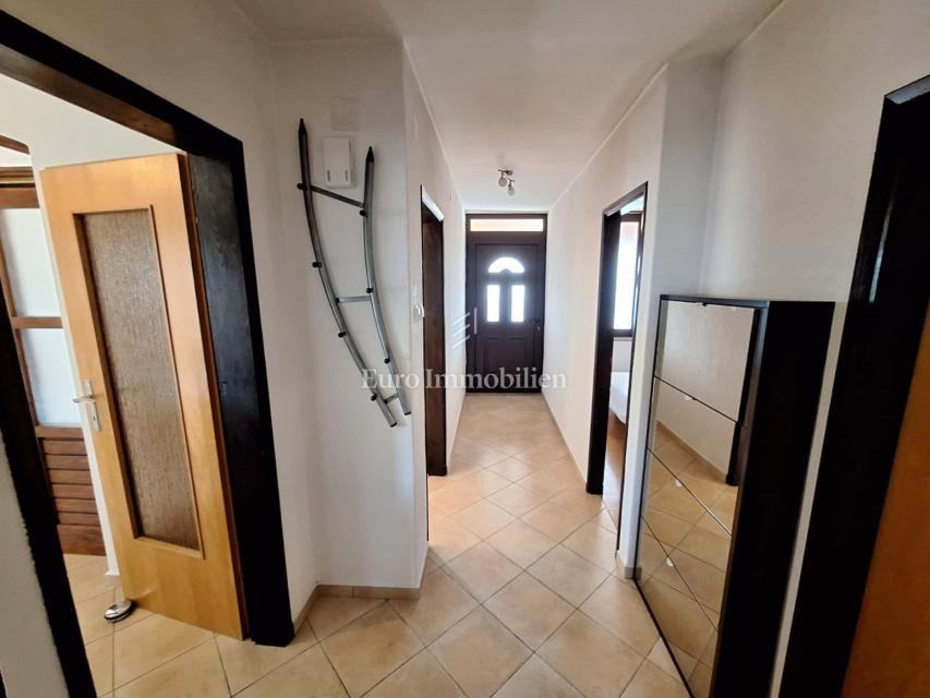 Punat, casa indipendente con piscina in buona posizione