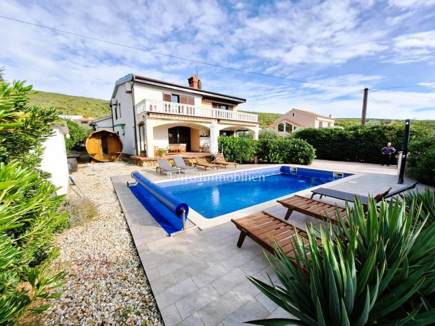 Punat, casa indipendente con piscina in buona posizione