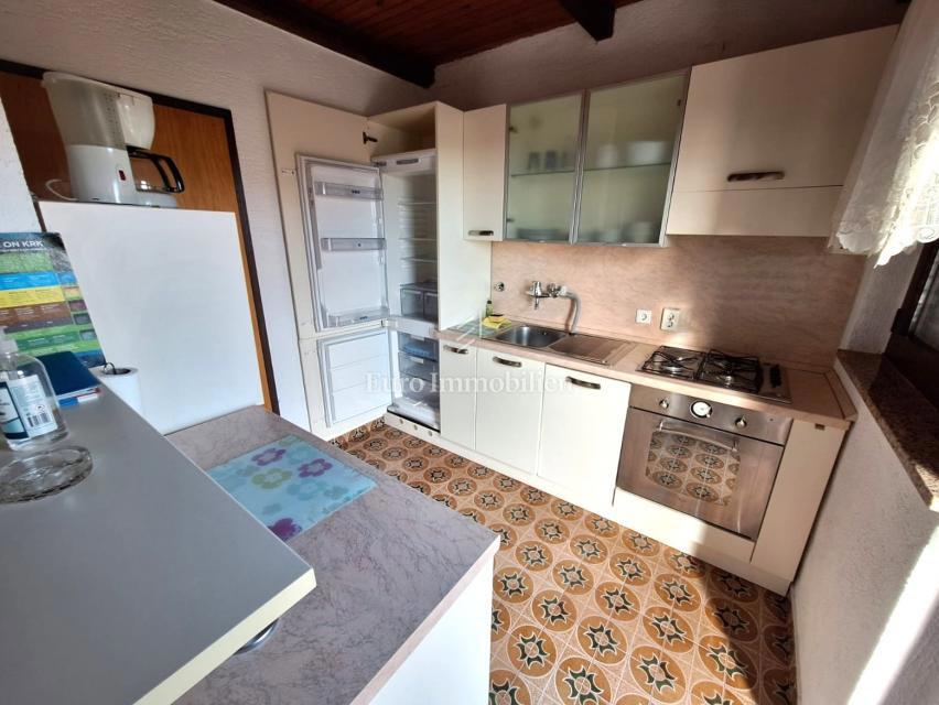 Punat, casa indipendente con piscina in buona posizione