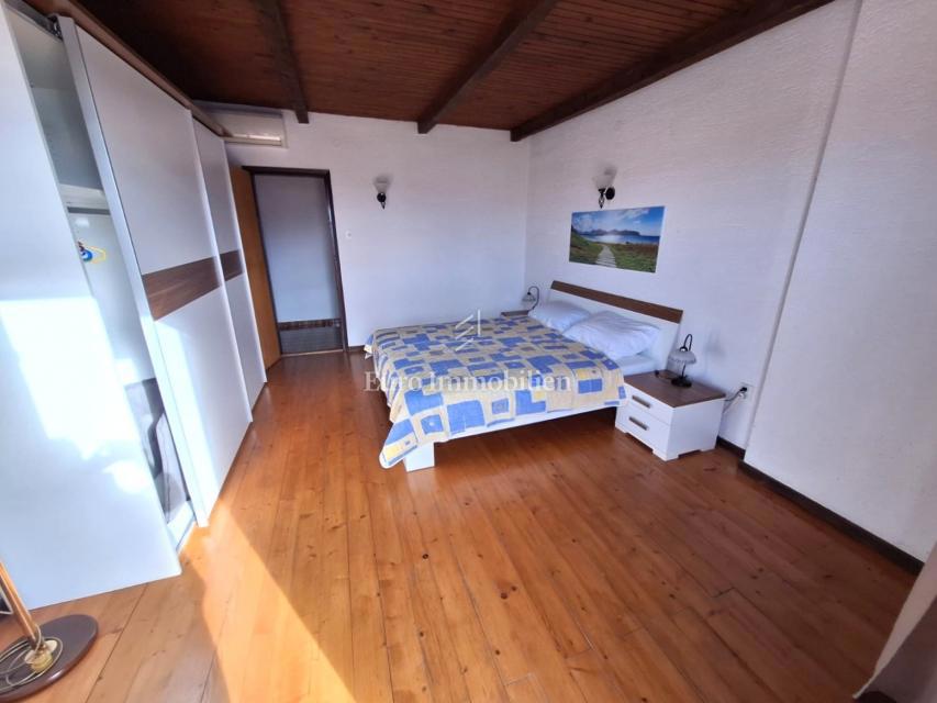 Punat, casa indipendente con piscina in buona posizione