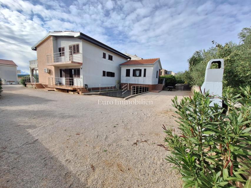 Punat, casa indipendente con piscina in buona posizione