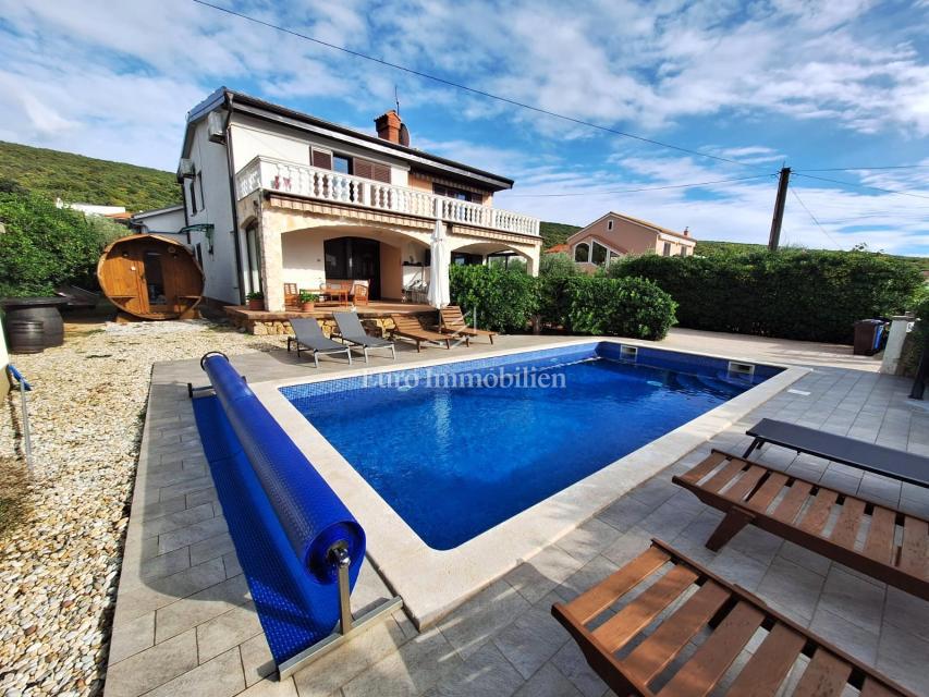 Punat, casa indipendente con piscina in buona posizione