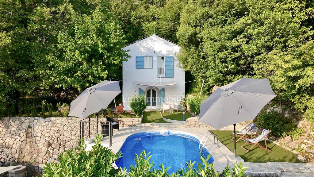 Due Case in Pietra Ristrutturate con Piscina