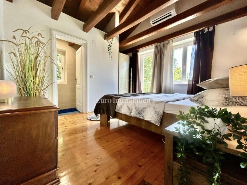 Due Case in Pietra Ristrutturate con Piscina