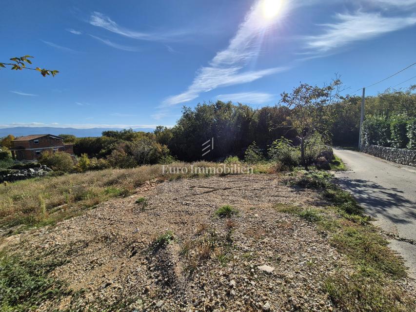 Isola di Krk, zona Dobrinja, terreno per due edifici