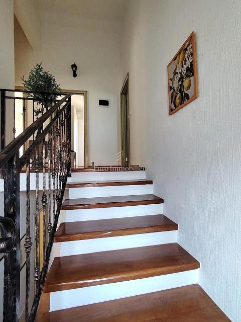 Istria, Svetvinčenat, casa in pietra con piscina