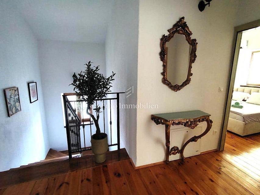 Istria, Svetvinčenat, casa in pietra con piscina