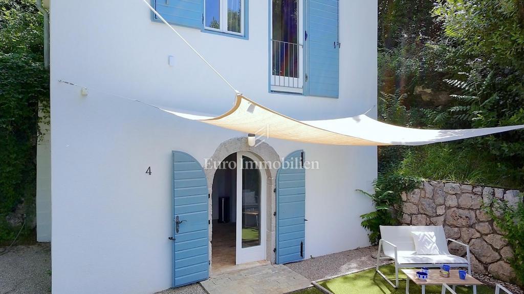 Due Case in Pietra Ristrutturate con Piscina