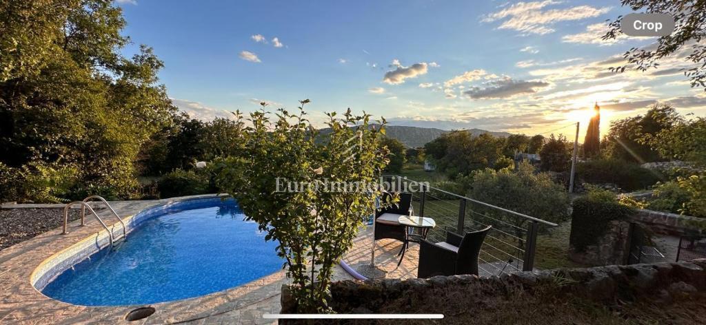 Due Case in Pietra Ristrutturate con Piscina