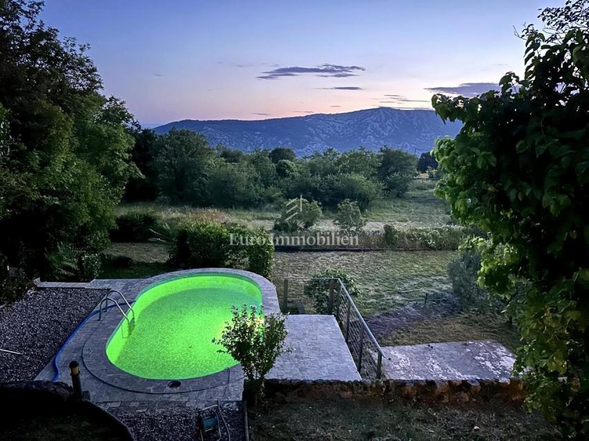 Due Case in Pietra Ristrutturate con Piscina