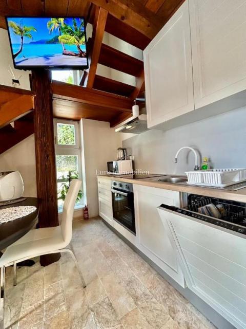 Due Case in Pietra Ristrutturate con Piscina