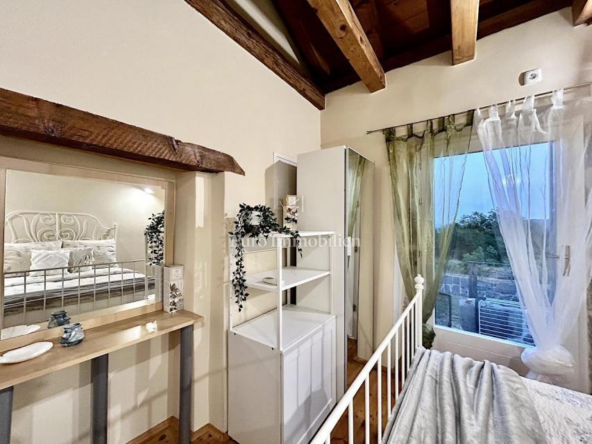 Due Case in Pietra Ristrutturate con Piscina