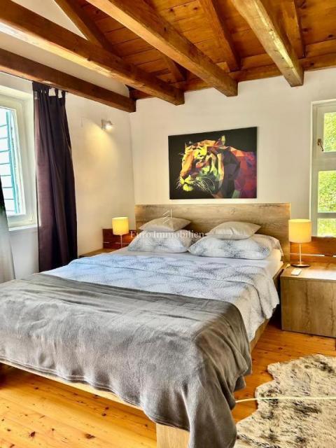 Due Case in Pietra Ristrutturate con Piscina